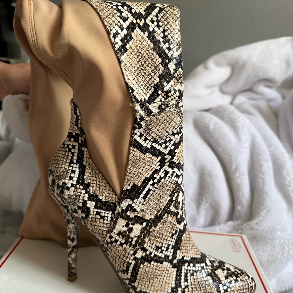 Stylish Snake Print Women's Boots